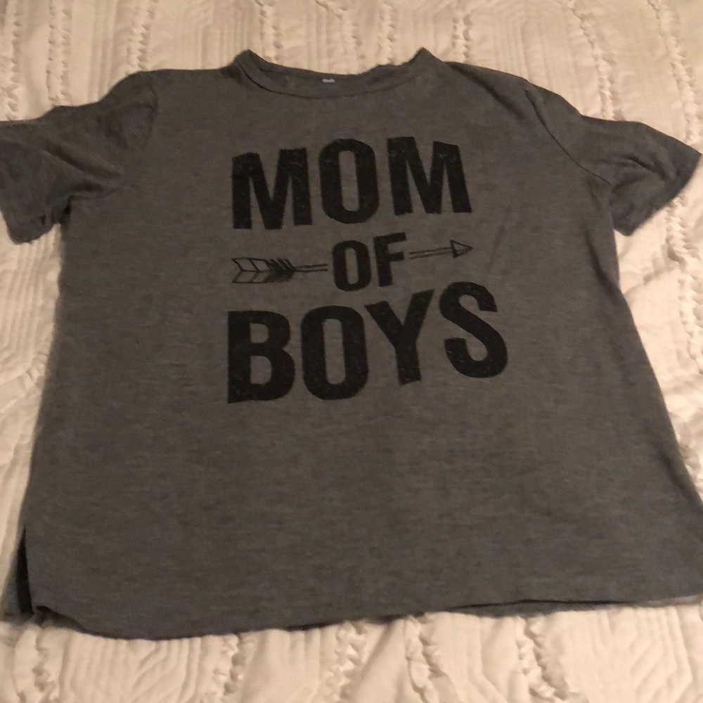 Mom of boys arrow t shirt